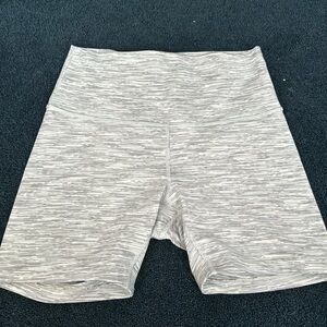 Lululemon 6 in biker short